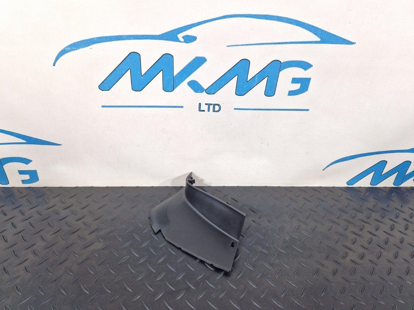 16-19 AUDI A4 B9 GENUINE REAR LEFT TAIL LIGHT TRIM COVER 8W5945253A