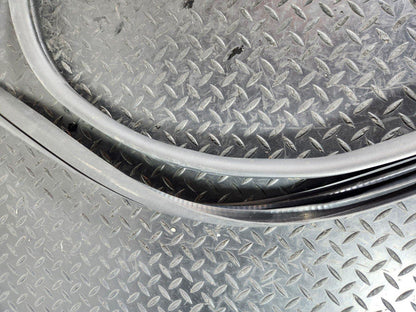 11-19 MERCEDES ML W166 OEM FRONT LEFT OR RIGHT SIDE DOOR RUBBER SEAL A1666970051