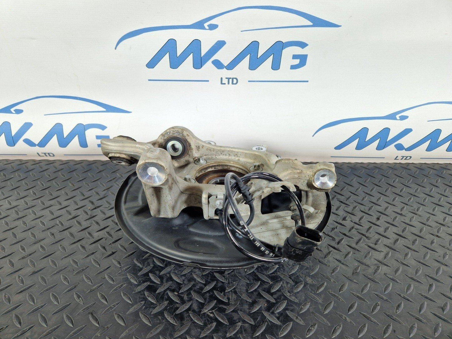 14-21 MERCEDES BENZ C220d W205 REAR LEFT PASSENGER SIDE WHEEL HUB A2055467380