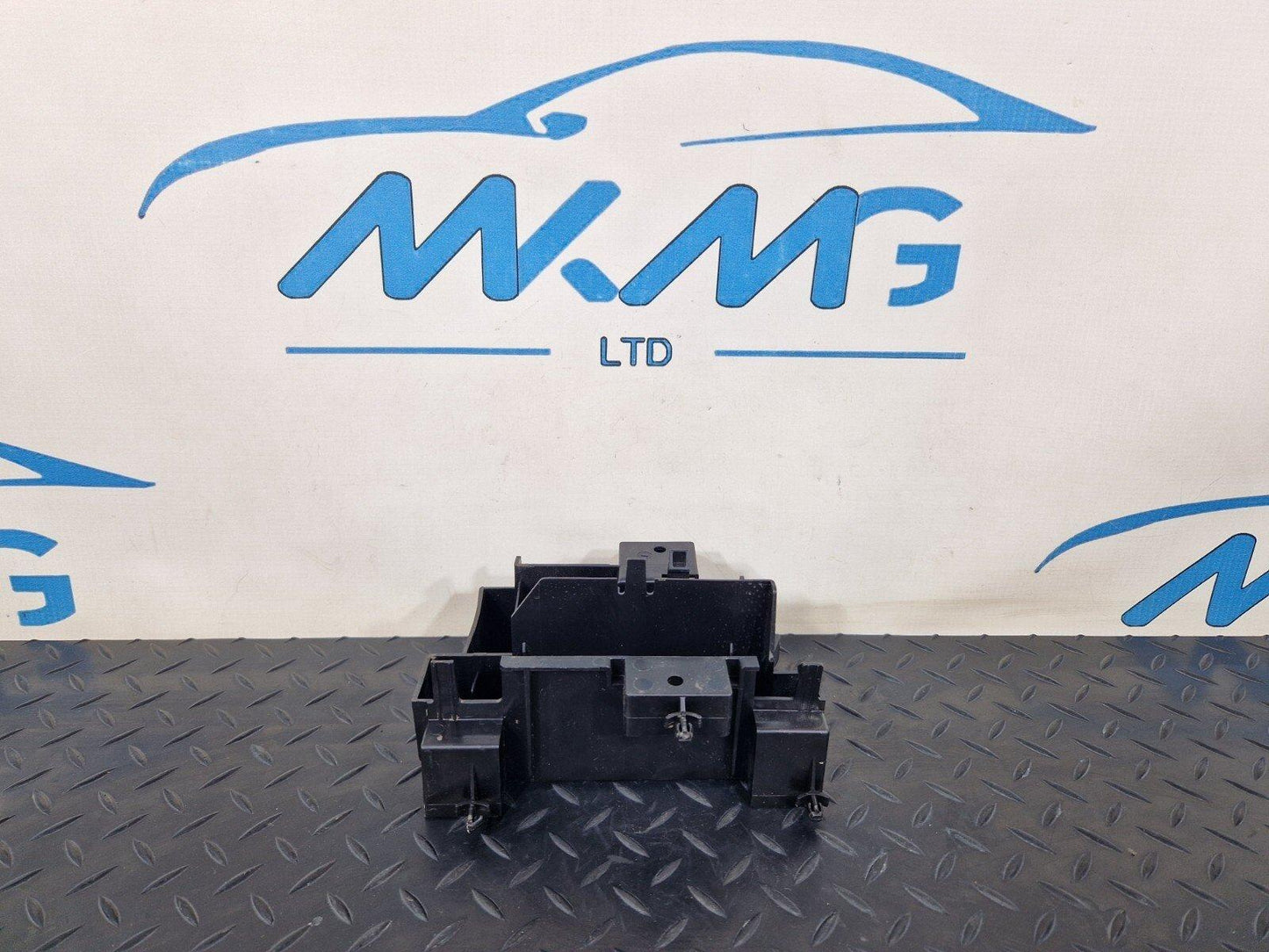 18-ON MERCEDES BENZ SPRINTER W907 GENUINE TRIM A9105450900