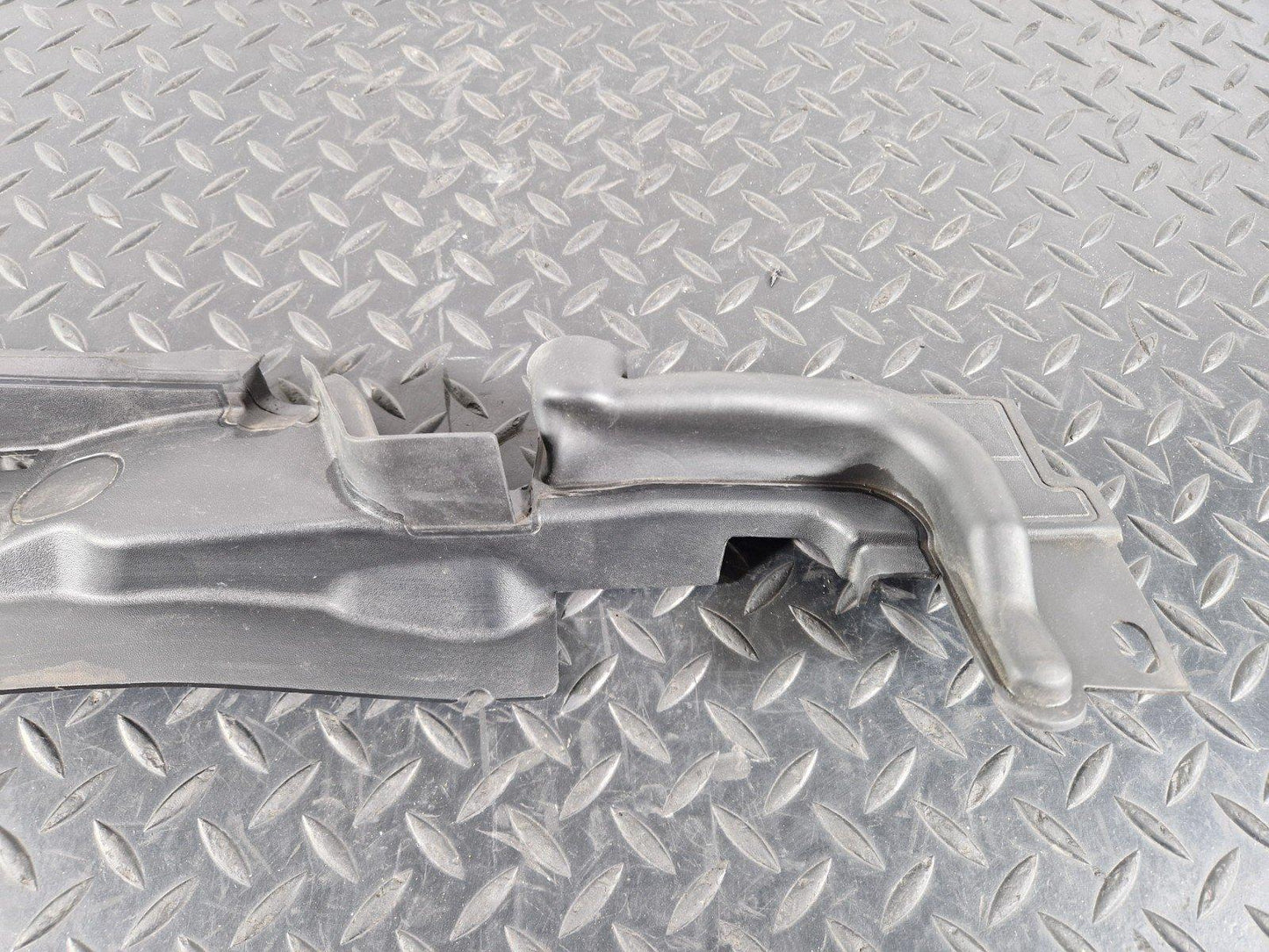 17-24 AUDI S5 F5 GENUINE FRONT RIGHT WING FENDER SEAL TRIM 8W6821170C
