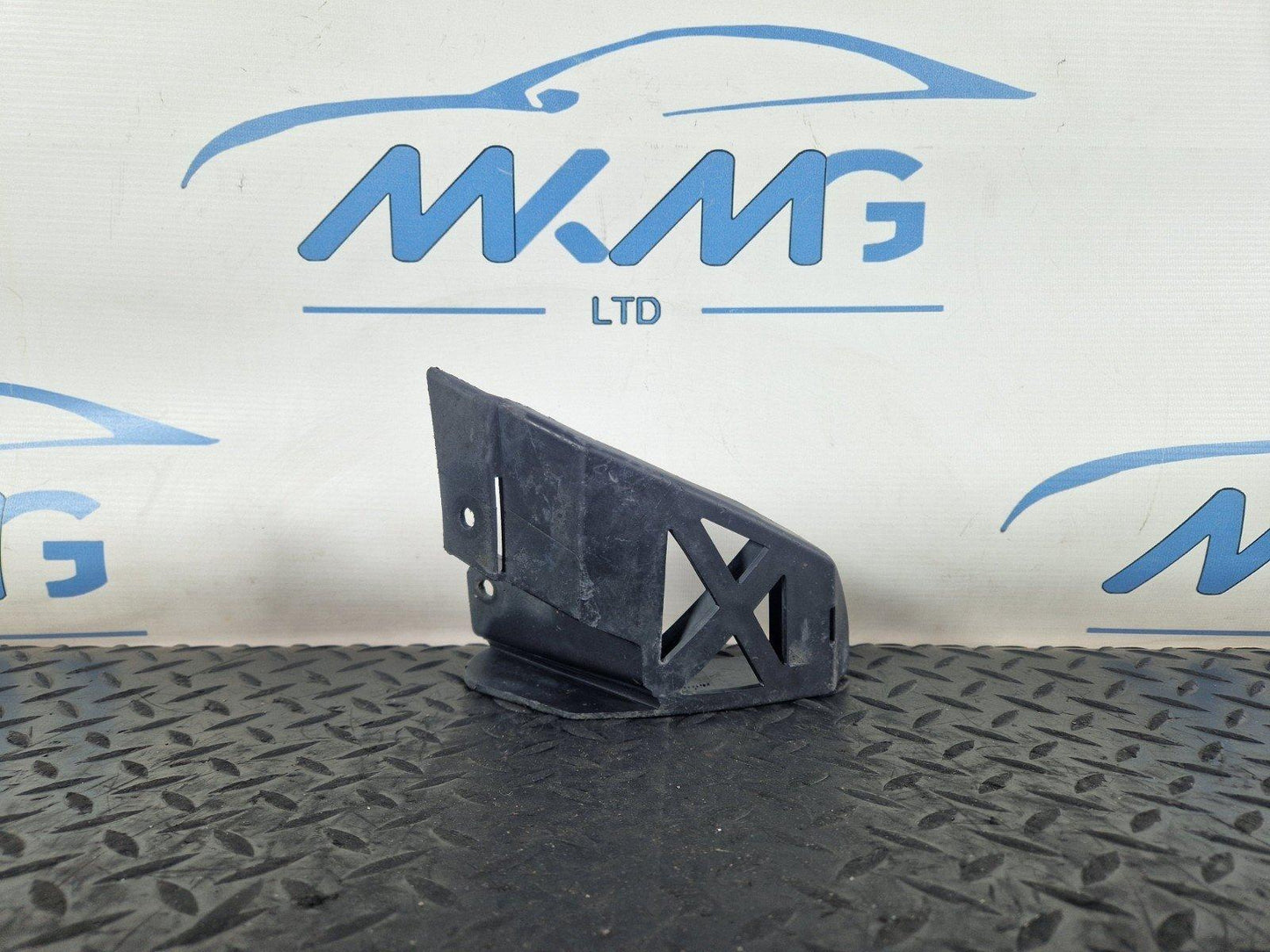 11-19 MERCEDES BENZ ML W166 REAR BUMPER RIGHT MOUNT BRACKET A1668850624