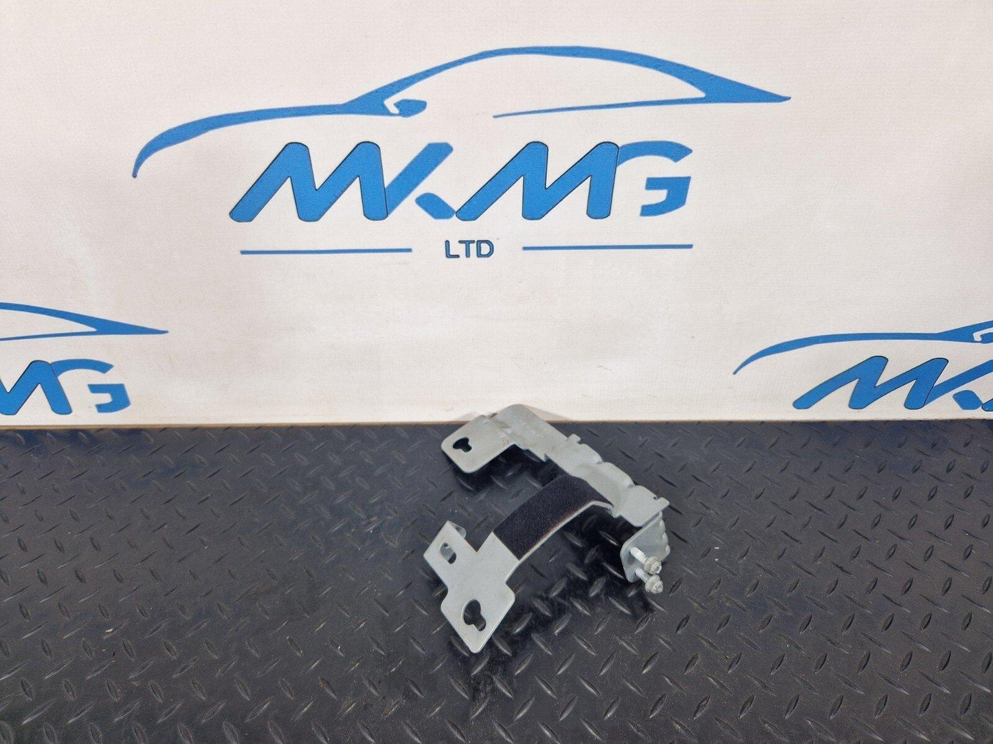 19-ON MERCEDES BENZ A CLASS EQ W177 WATER COOLER VALVE BRACKET A1775043700