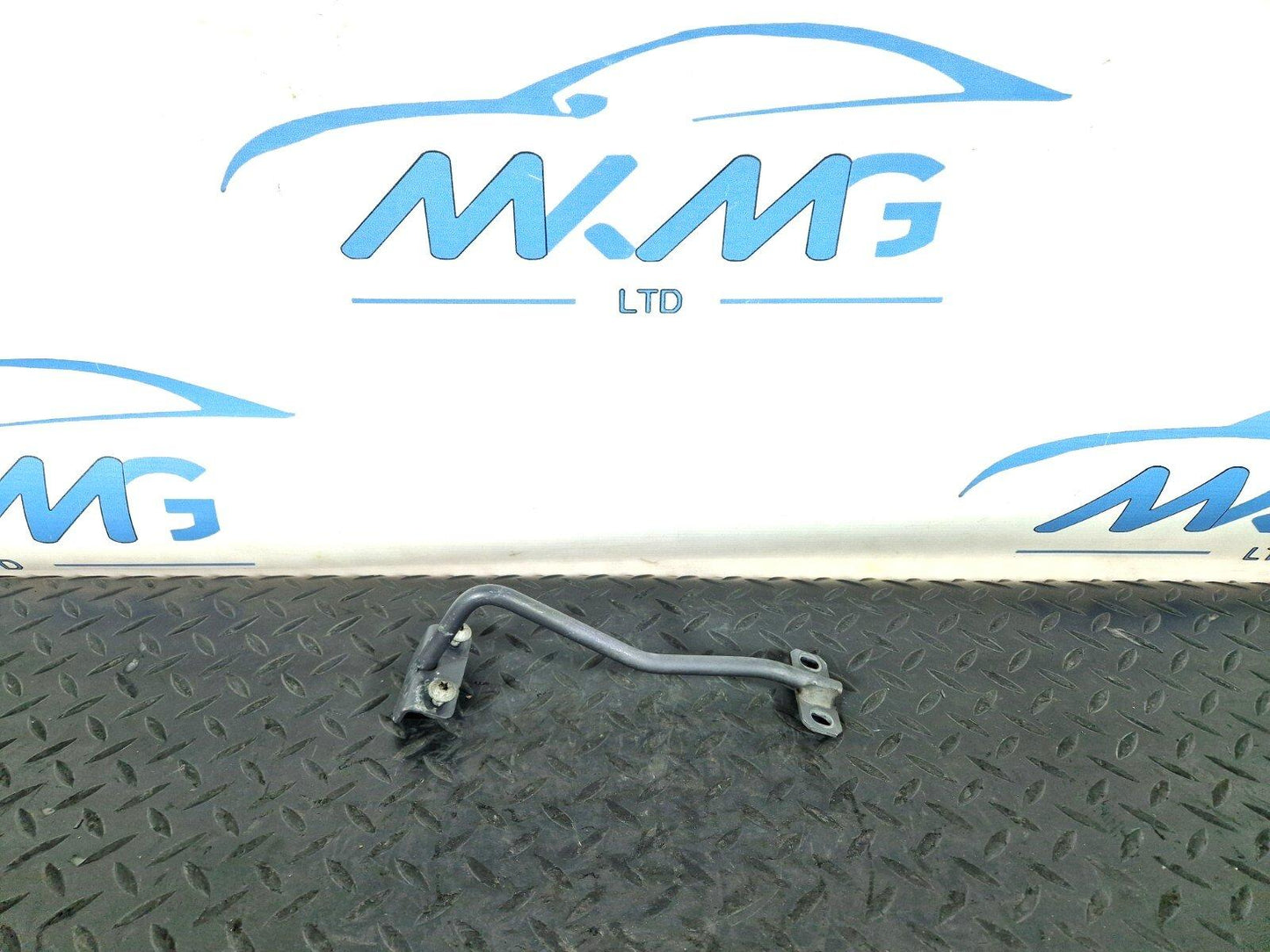 14-21 MERCEDES BENZ C200d W205 FRONT LOCKING STRIKER SUPPORT BRACKET A2058980032