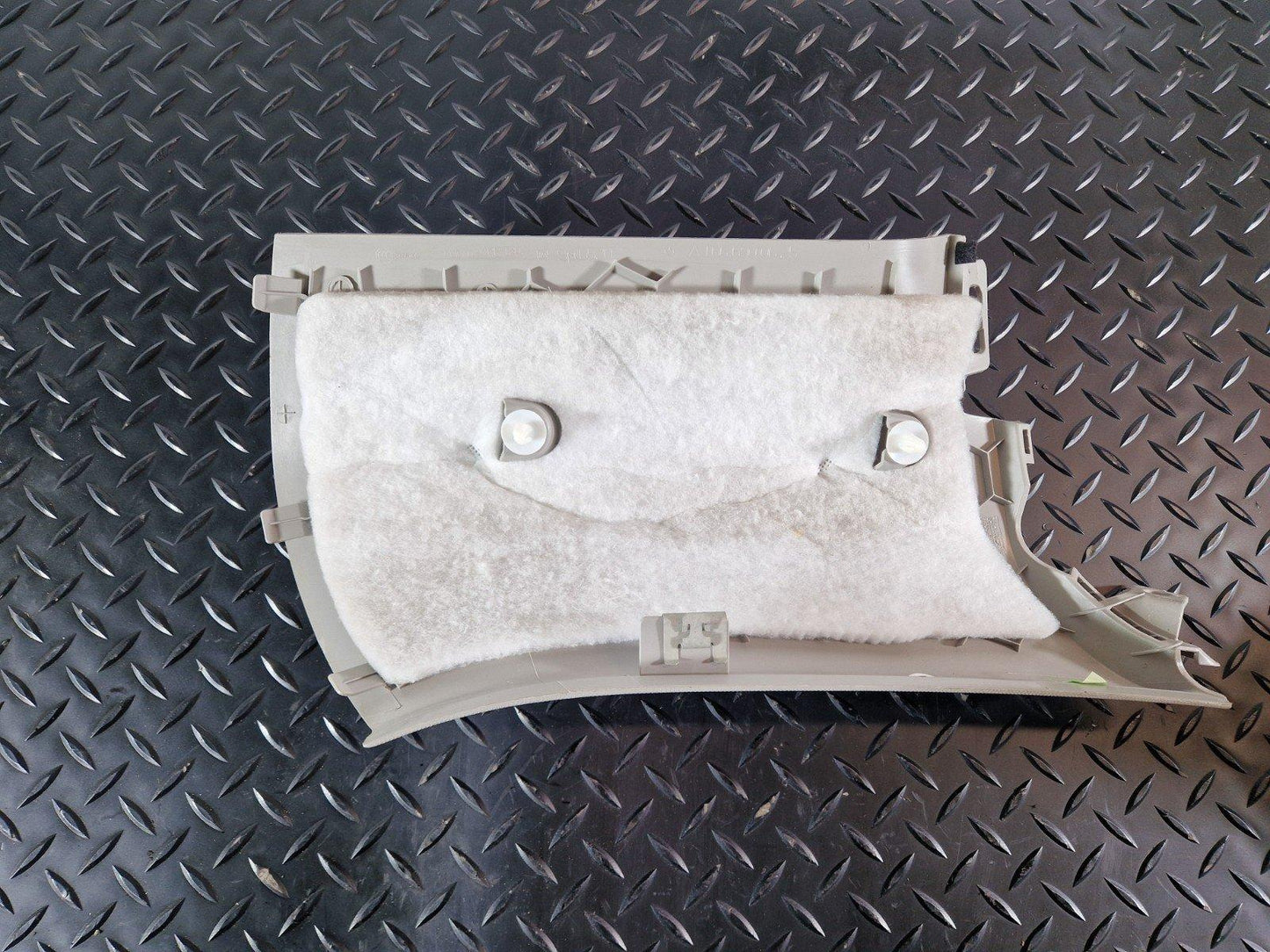 11-19 MERCEDES BENZ ML W166 GENUINE RIGHT PILLAR TRIM A1666900625