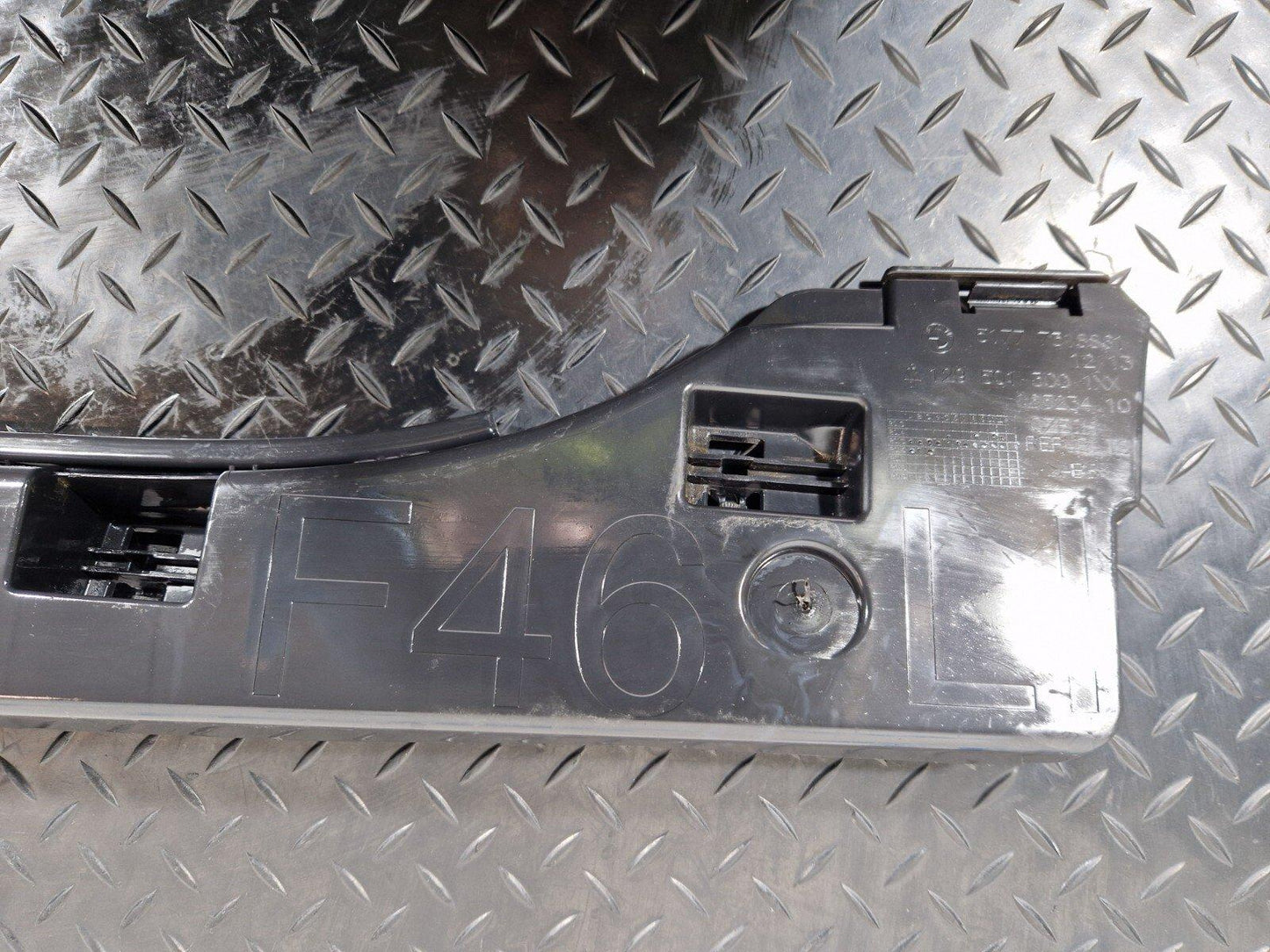 14-21 BMW 2 SERIES GRAN TOURER F46 GENUINE REAR LEFT SIDE SKIRT BRACKET 7318861