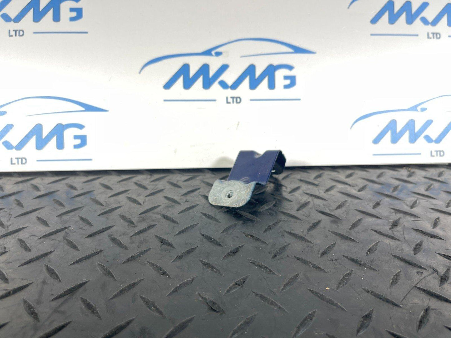16-23 AUDI A5 F5 SPORTBACK S-LINE  WING FENDER BRACKET FRONT  8W6821471