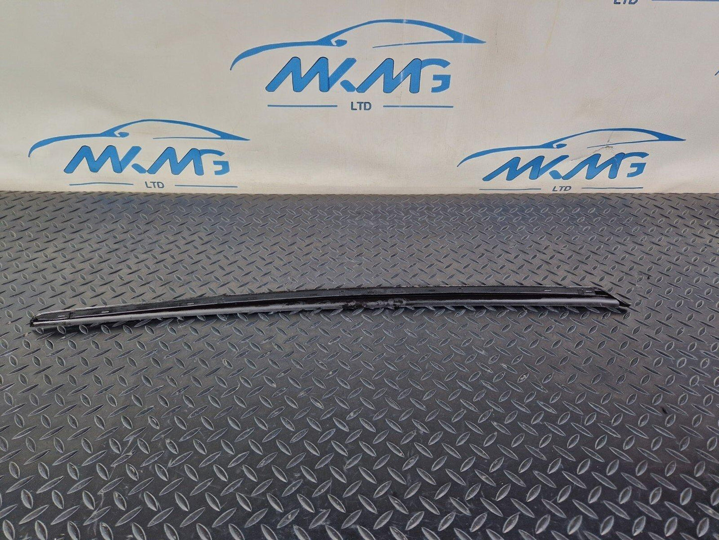 16-19 AUDI A4 B9 FRONT WINDSCREEN O/S WEATHERSTRIP MOULDING STRIP 8W0854328C