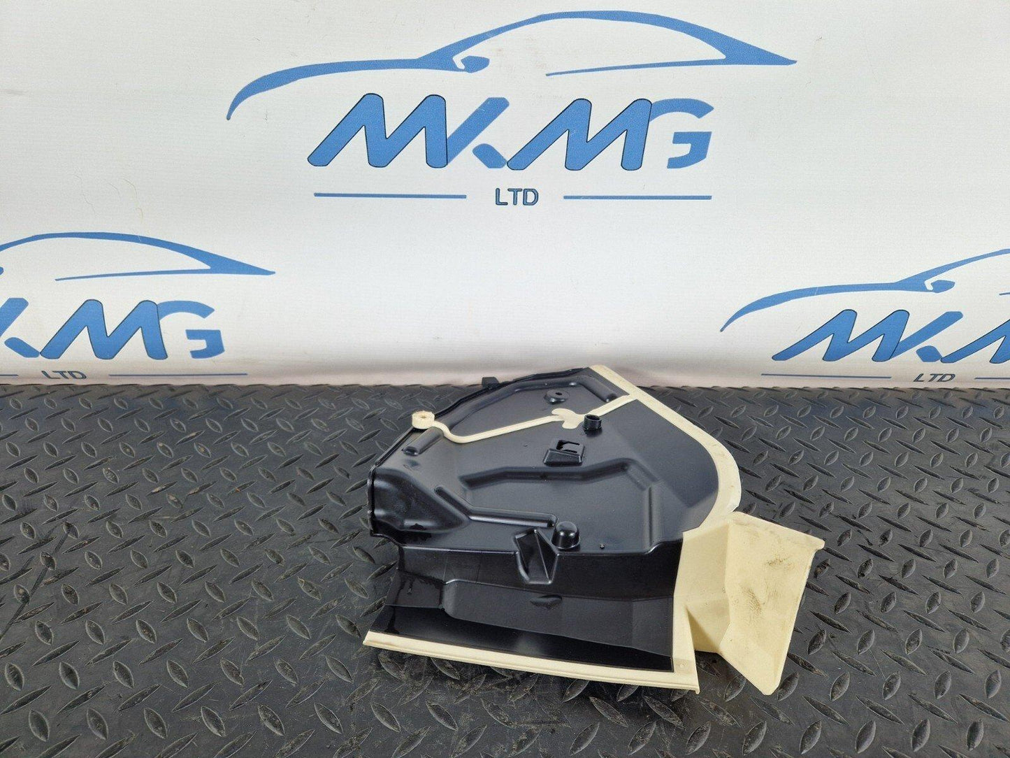 14-20 MERCEDES BENZ GLA X156 REAR RIGHT SIDE O/S DOOR WATER DRAIN A1567320800