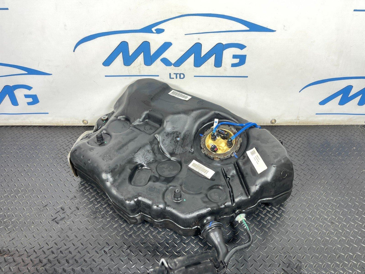 16-19 AUDI A4 B9 AVAN 2.0TDI DIESEL FUEL TANK WITH PUMP 8W0201021CG 8W02012WD