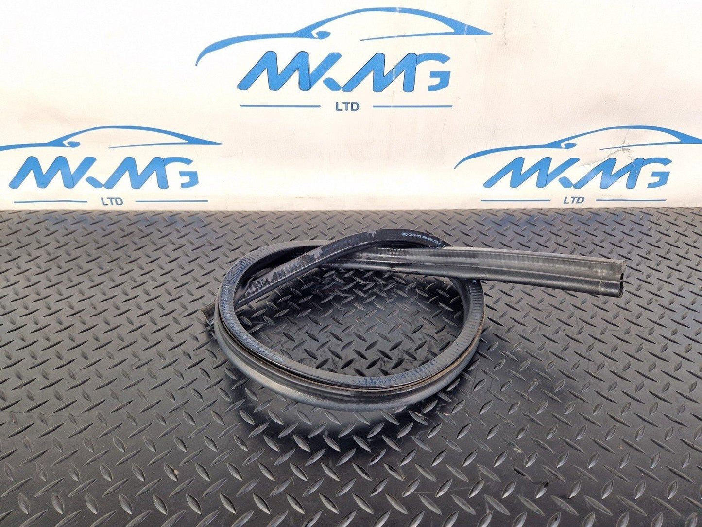 16-24 AUDI A5 F5 GENUINE BONNET RUBBER SEAL 8W0823723A