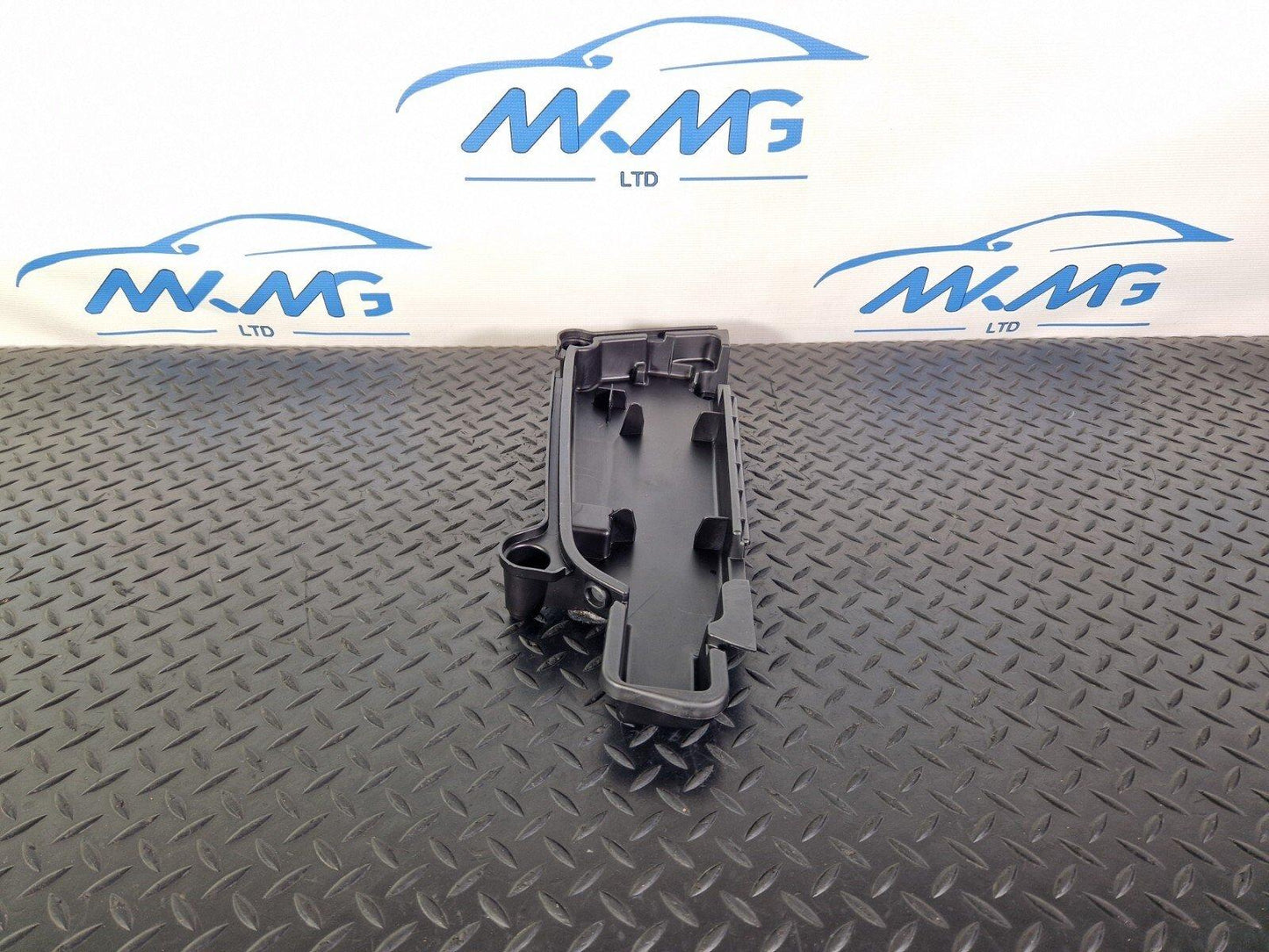 14-21 MERCEDES BENZ W205 GENUINE OEM WARNING TRIANGLE TRAY HOLDER A2056803903