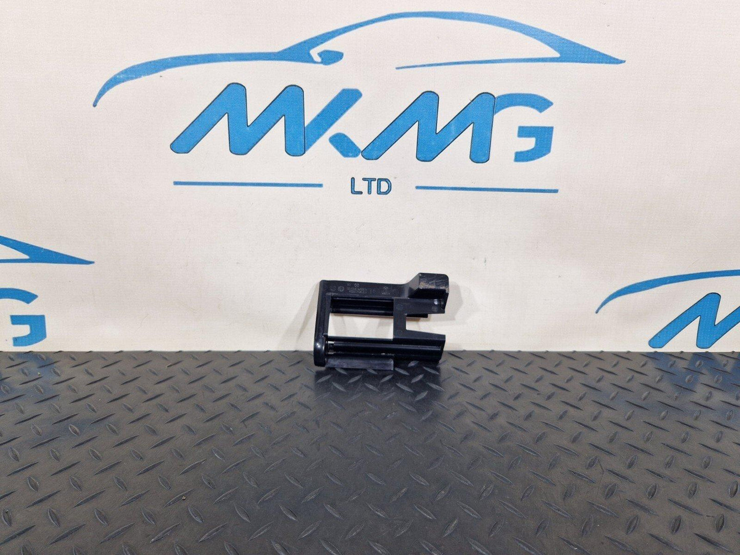 14-21 MERCEDES BENZ C220D W205 OEM FRONT SEAT GUIDE RAIL END COVER A2059190700