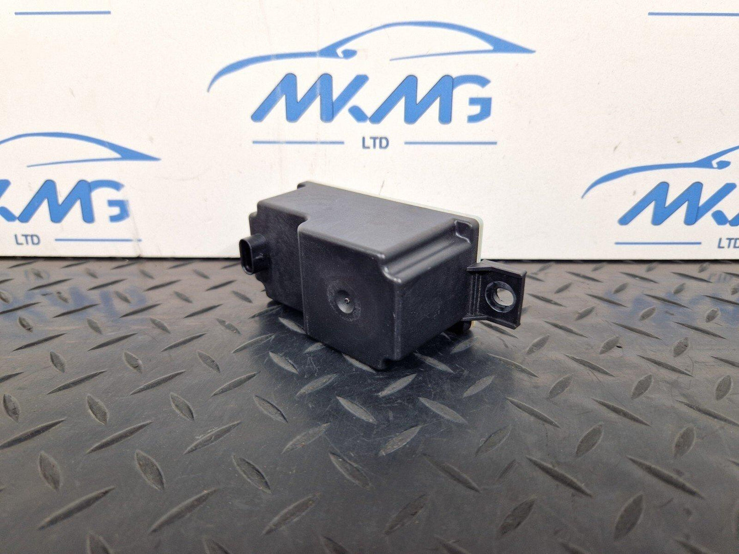 14-21 MERCEDES BENZ C200d W205 CONVERTER REGULATOR CONTROL MODULE A2059053414