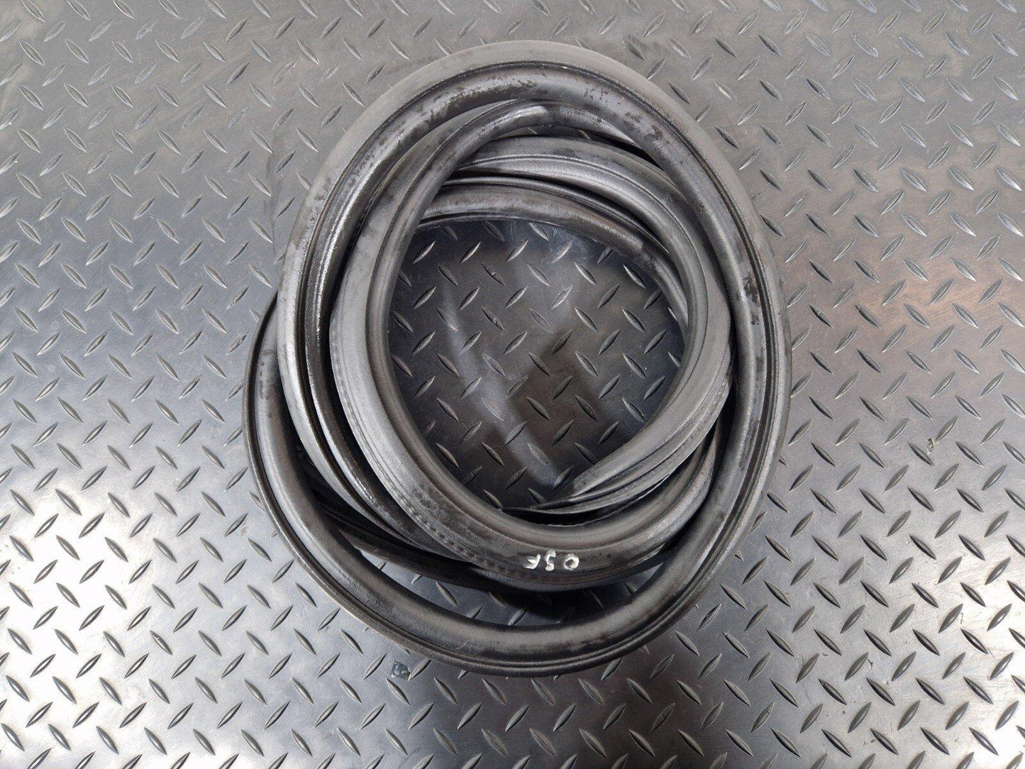 16-19 AUDI A4 B9 REAR LEFT OR RIGHT DOOR RUBBER SEAL 8W5833721