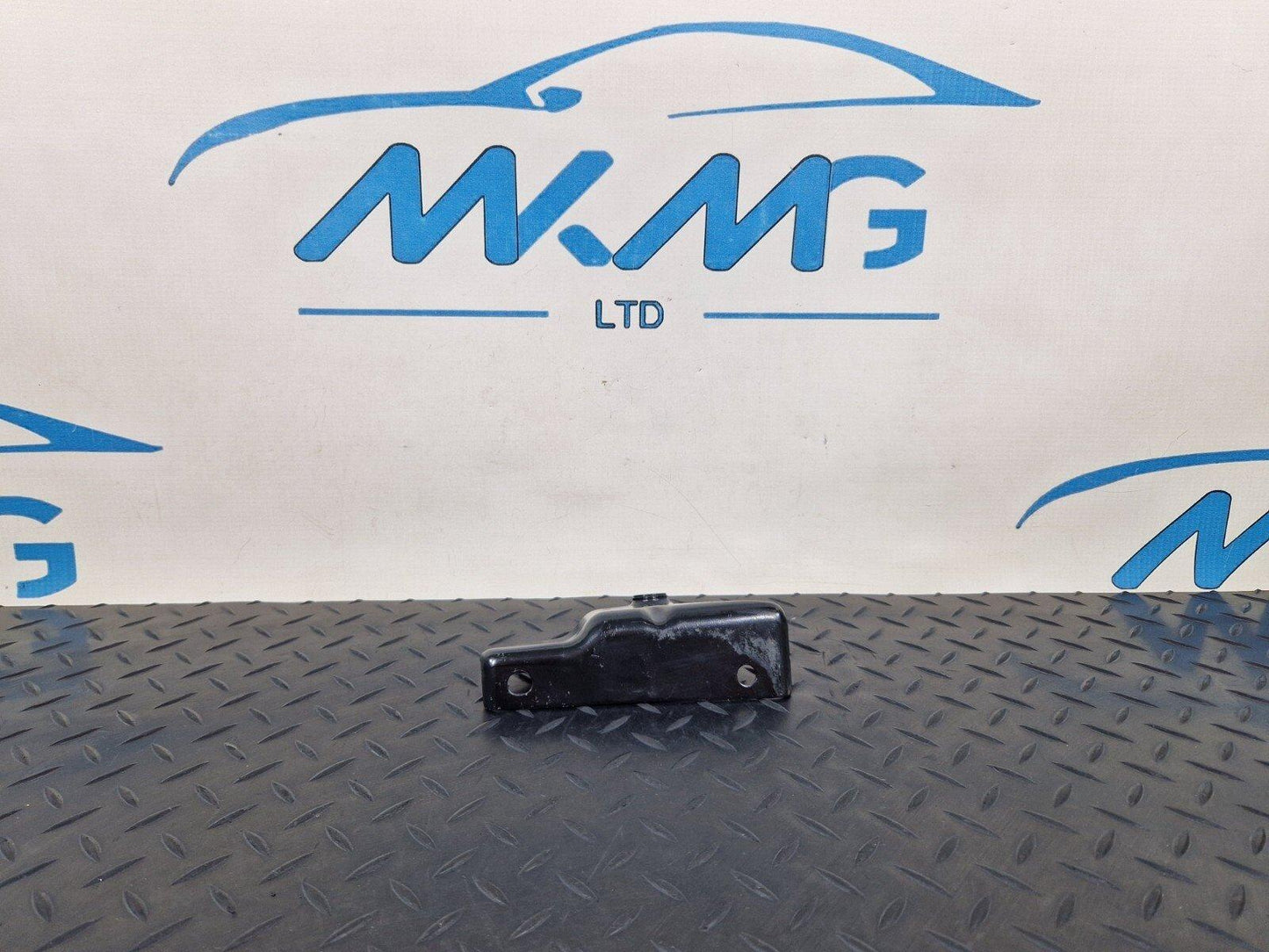 14-23 MERCEDES BENZ VITO W447 OEM REAR RIGHT O/S TAILGATE STRUT BRACKET HOLDER
