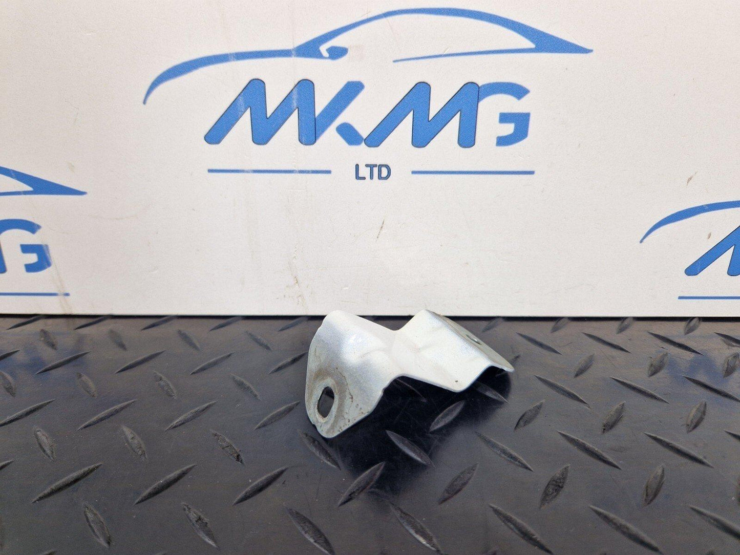 16-23 AUDI S5 COUPE GENUINE WING FENDER BRACKET FRONT 8W6821471