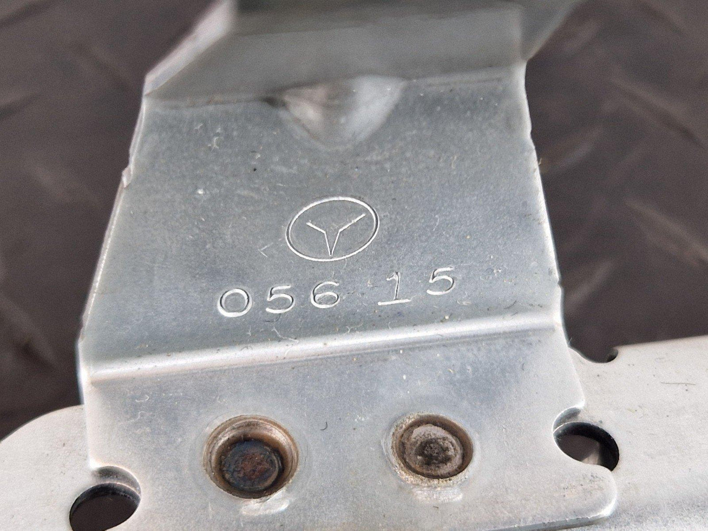 11-19 MERCEDES BENZ ML W166 REAR LEFT N/S/R ROOF  HANDLE BRACKET  A1668100314