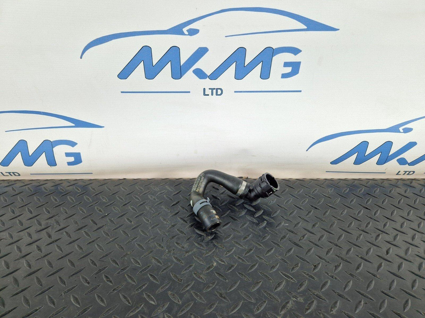 16-19 AUDI A4 AVANT B9 S-LINE 3.0TDI CSW ENGINE WATER COOLANT PIPE 8W0819332P