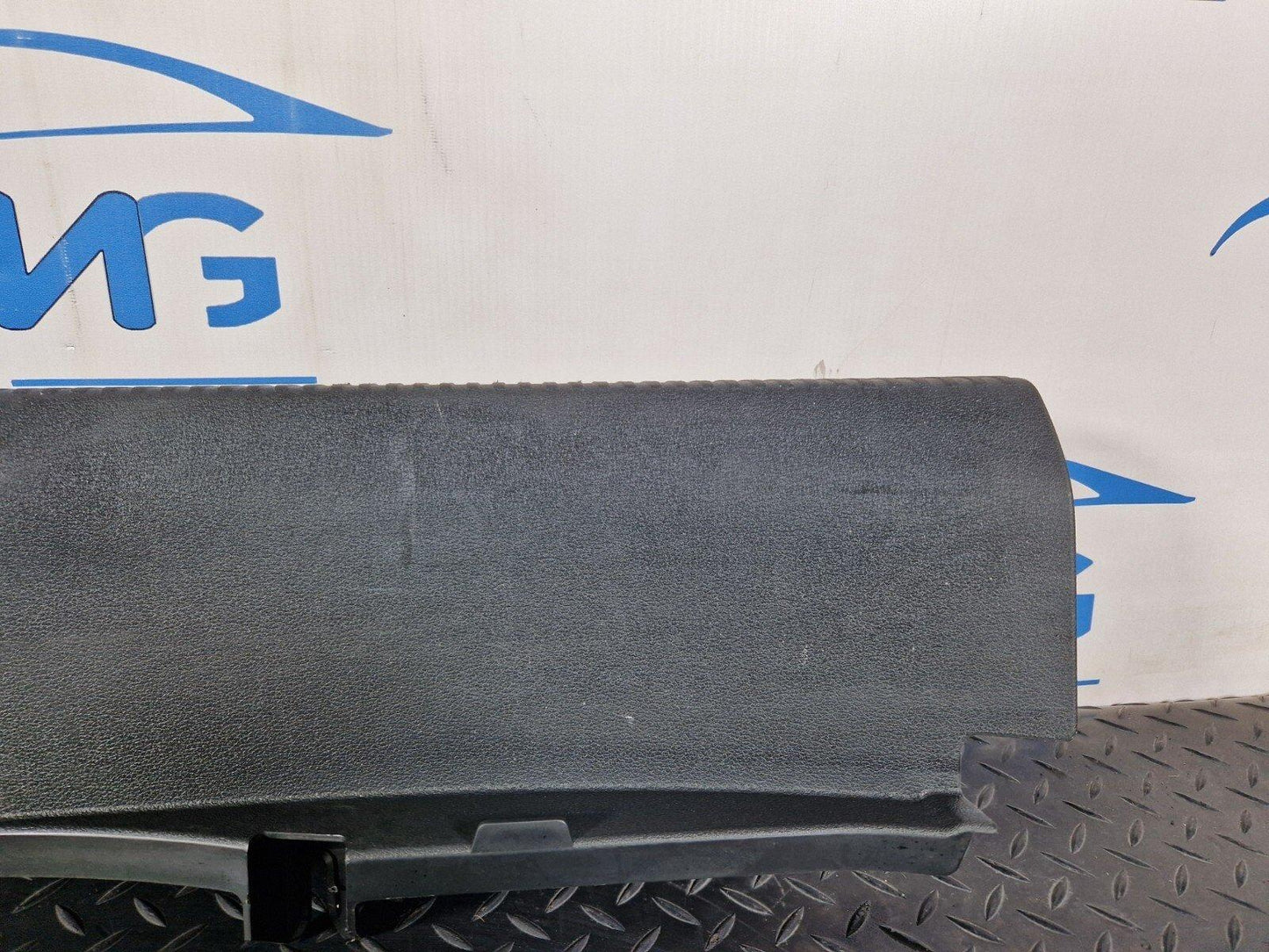 16-19 AUDI A4 B9 GENUINE TAILGATE BOOT LOCK TRIM COVER SILL 8W5863471