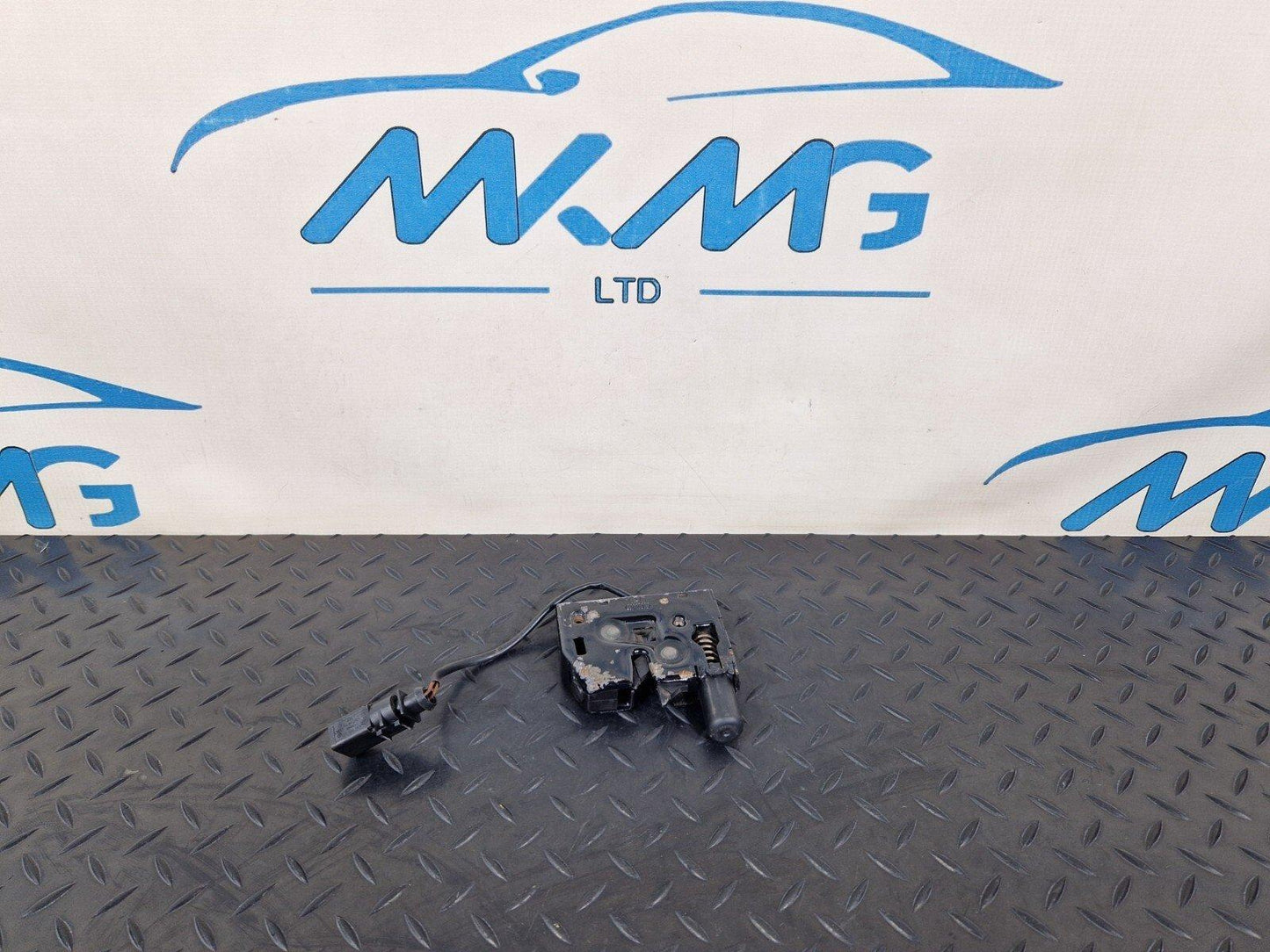 15-18 AUDI A7 4G GENUINE BONNET CATCH LATCH MECHANISM 4G0823509C