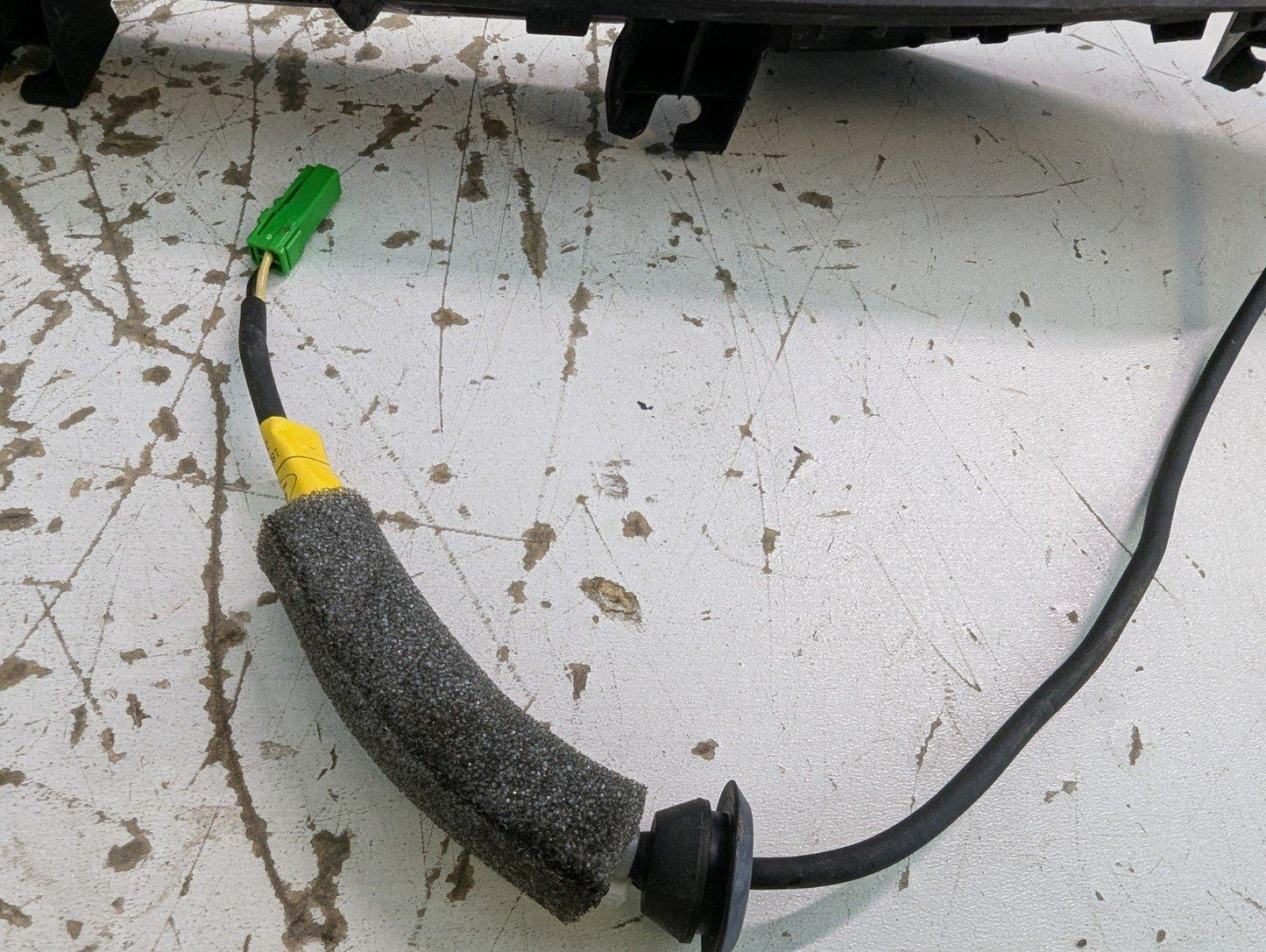 17-ON LAND ROVER DISCOVERY L462 LEFT SIDE REAR TAILGATE DRIP TRIM HY32-406A77-AC