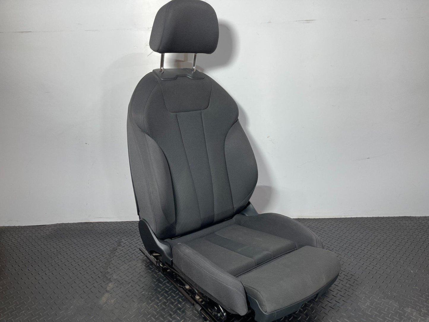 16-19 AUDI A4 B9 ESTATE GENUINE FRONT LEFT PASSENGER SIDE ELECTRIC SEAT CLOTH