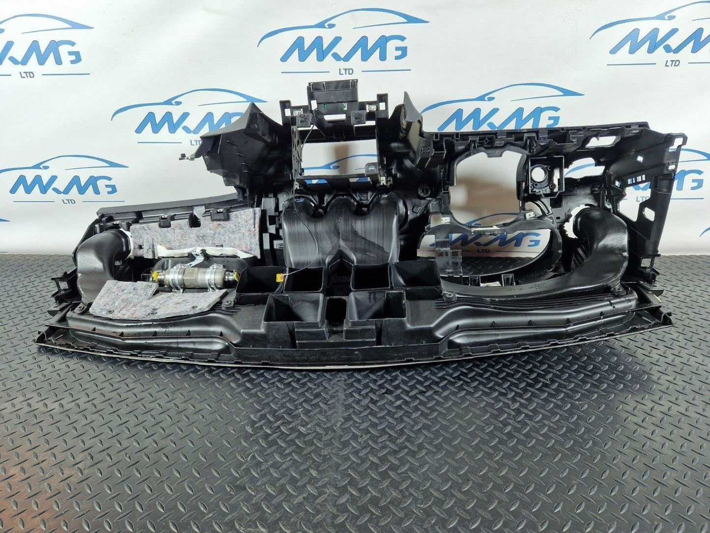12-18 MERCEDES BENZ W176 GENUINE DASHBOARD ASSEMBLY A17668017879 A1768600002