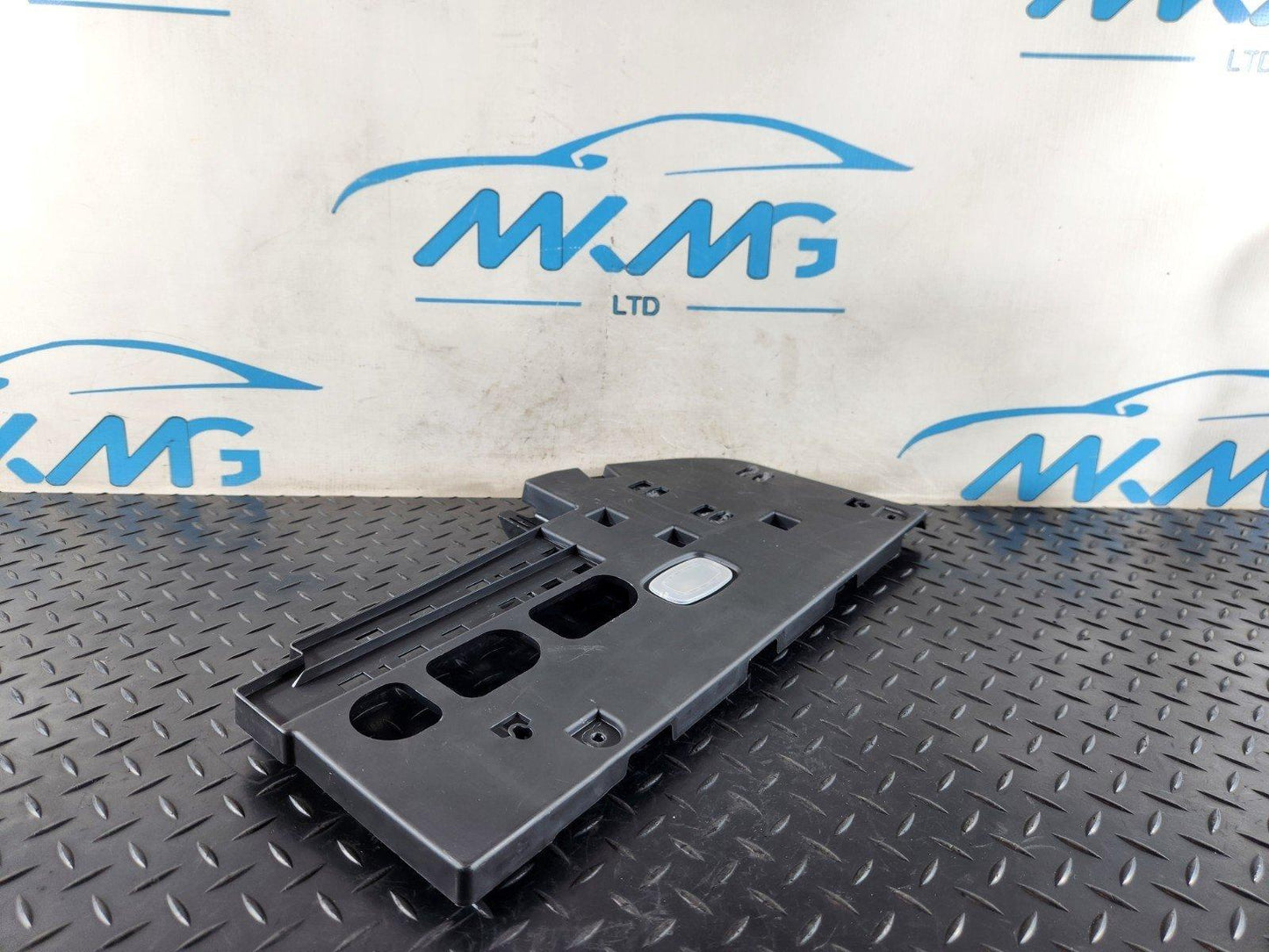 19-ON MERCEDES B CLASS W247 FRONT LEFT DASHBOARD LOWER TRIM COVER A2476809000