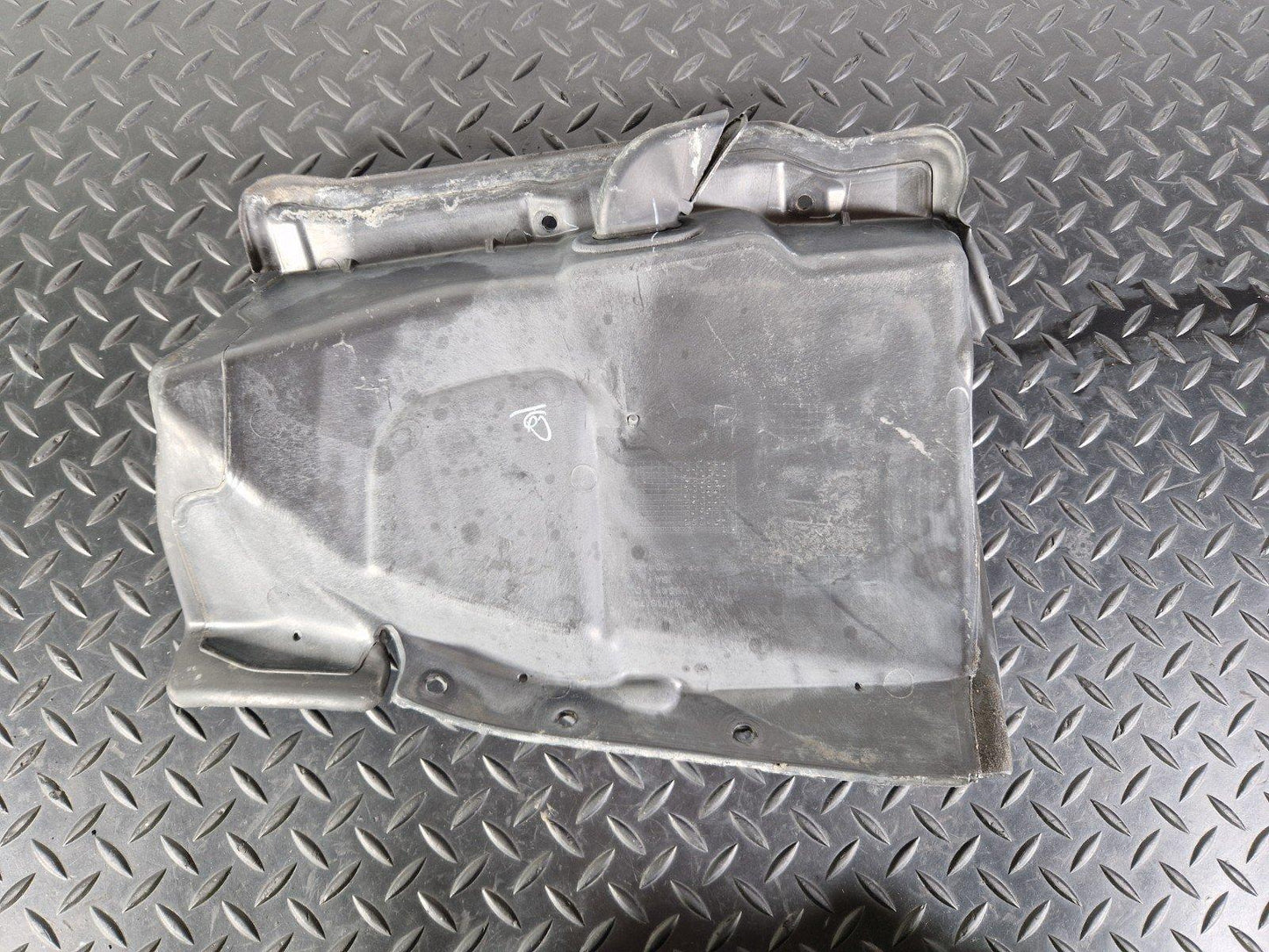 10-13 BMW X5 E70 LCI GENUINE FRONT RIGHT O/S WHEELHOUSE COVER TRIM 7161746