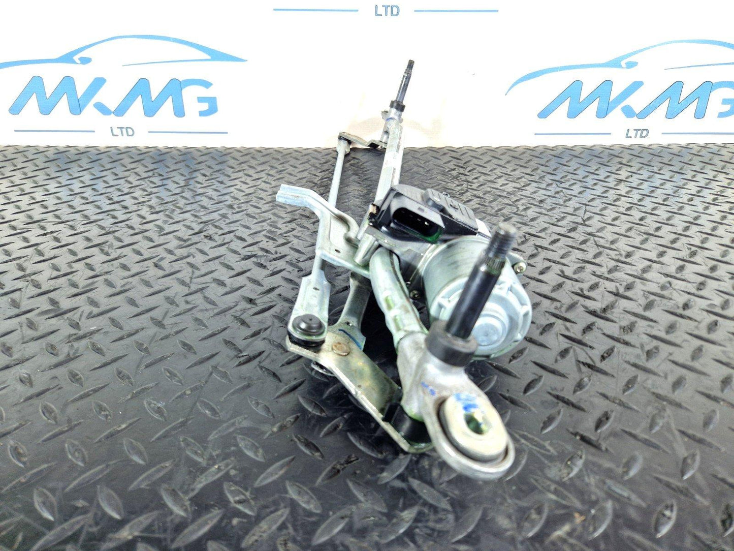 19-ON RANGE ROVER EVOQUE L551 FRONT WINDSHIELD WIPER LINKAGE WITH MOTOR