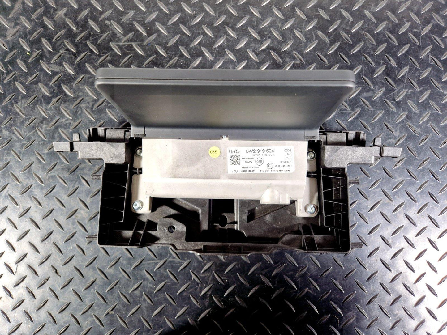 16-19 AUDI A4 B9 GENUINE SAT NAV DISPLAY SCREEN 8W2919604 (SCRATCHES)