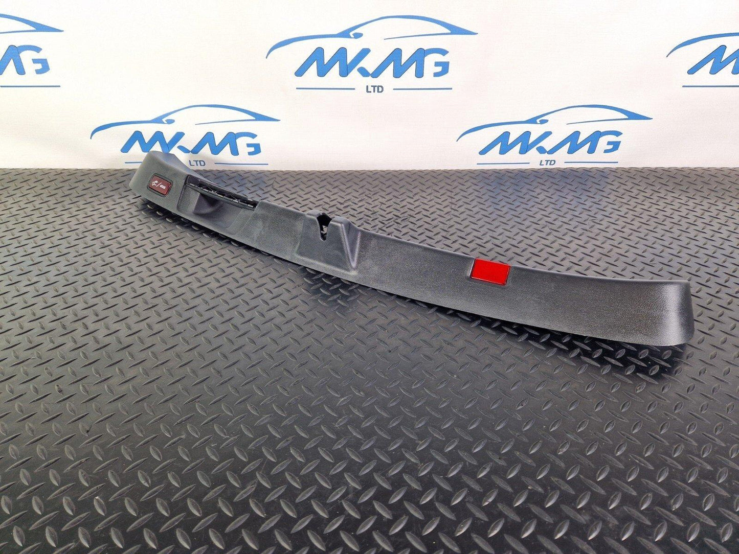 14-19 MERCEDES BENZ GLA X156 OEM TAILGATE TRUNK LOCK SURROUND COVER A1567400272