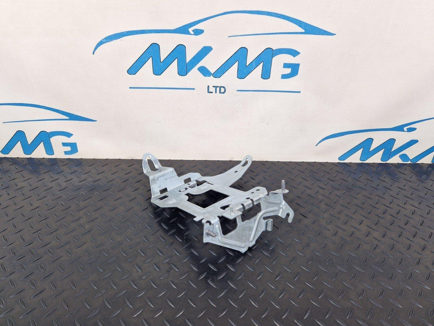 14-21 MERCEDES BENZ C200 W205 FUSE BOX RELAY HOLDER BRACKET A2055451740