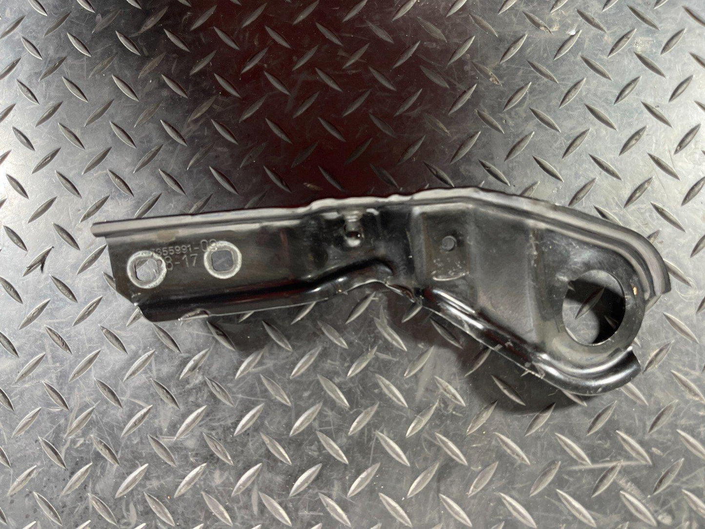 16-22 BMW X1 F48 NS LEFT PASSENGER SIDE BONNET STRUT BRACKET 7355991