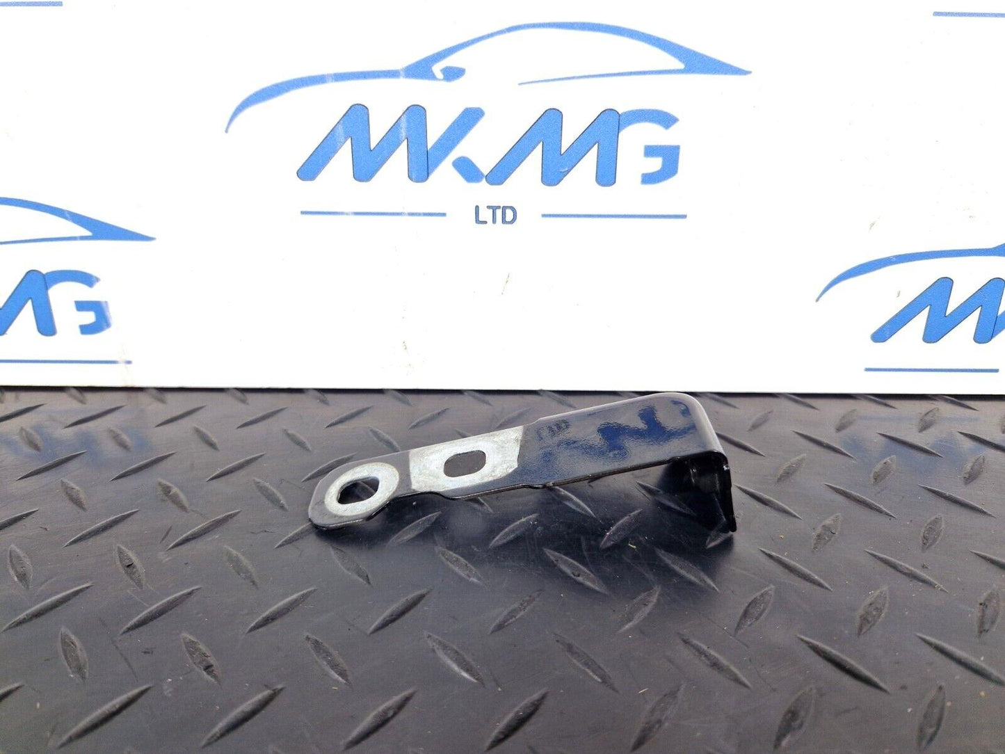 16-24 AUDI A5 F5 GENUINE WING FENDER BRACKET FRONT RIGHT 8W6821434