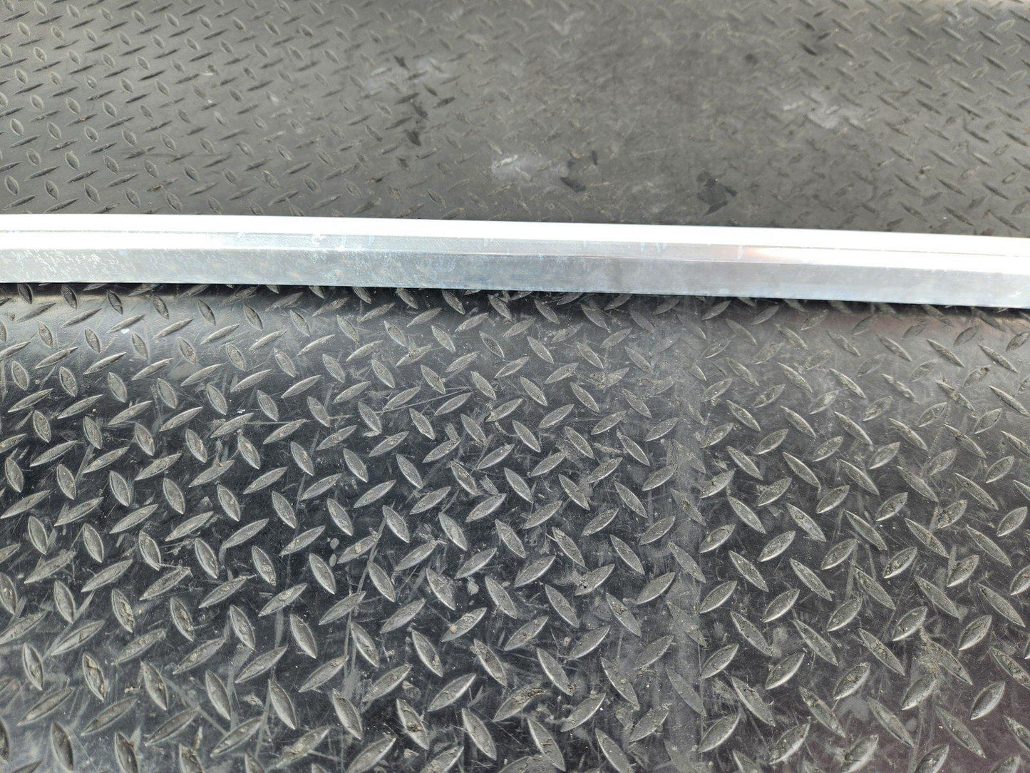 11-19 MERCEDES BENZ ML W166 GENUINE RIGHT O/S CHOME ROOF RACK RAIL A1668900493