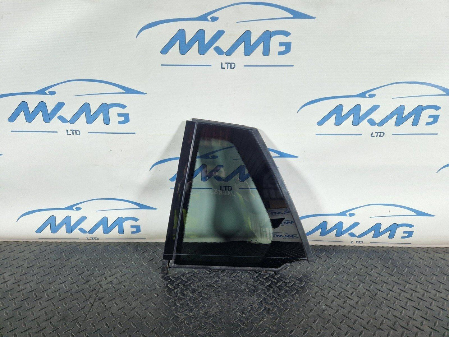 14-21 MERCEDES BENZ C300h W205 OEM REAR LEFT PASSENGER SIDE WINDOW A2057300755