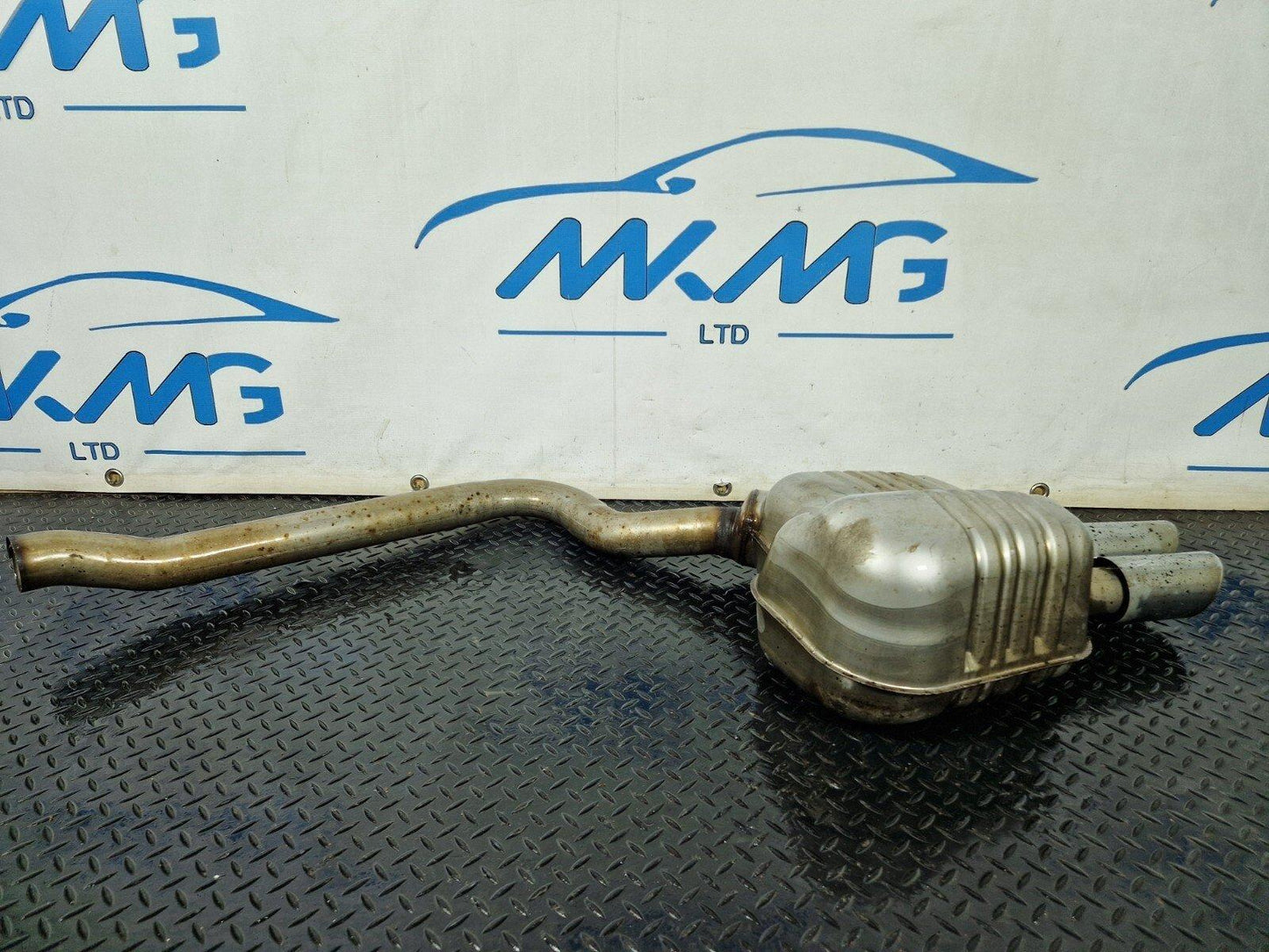 16-19 AUDI A4 B9 S-LINE GENUINE REAR EXHAUST BOX 8W0253611A