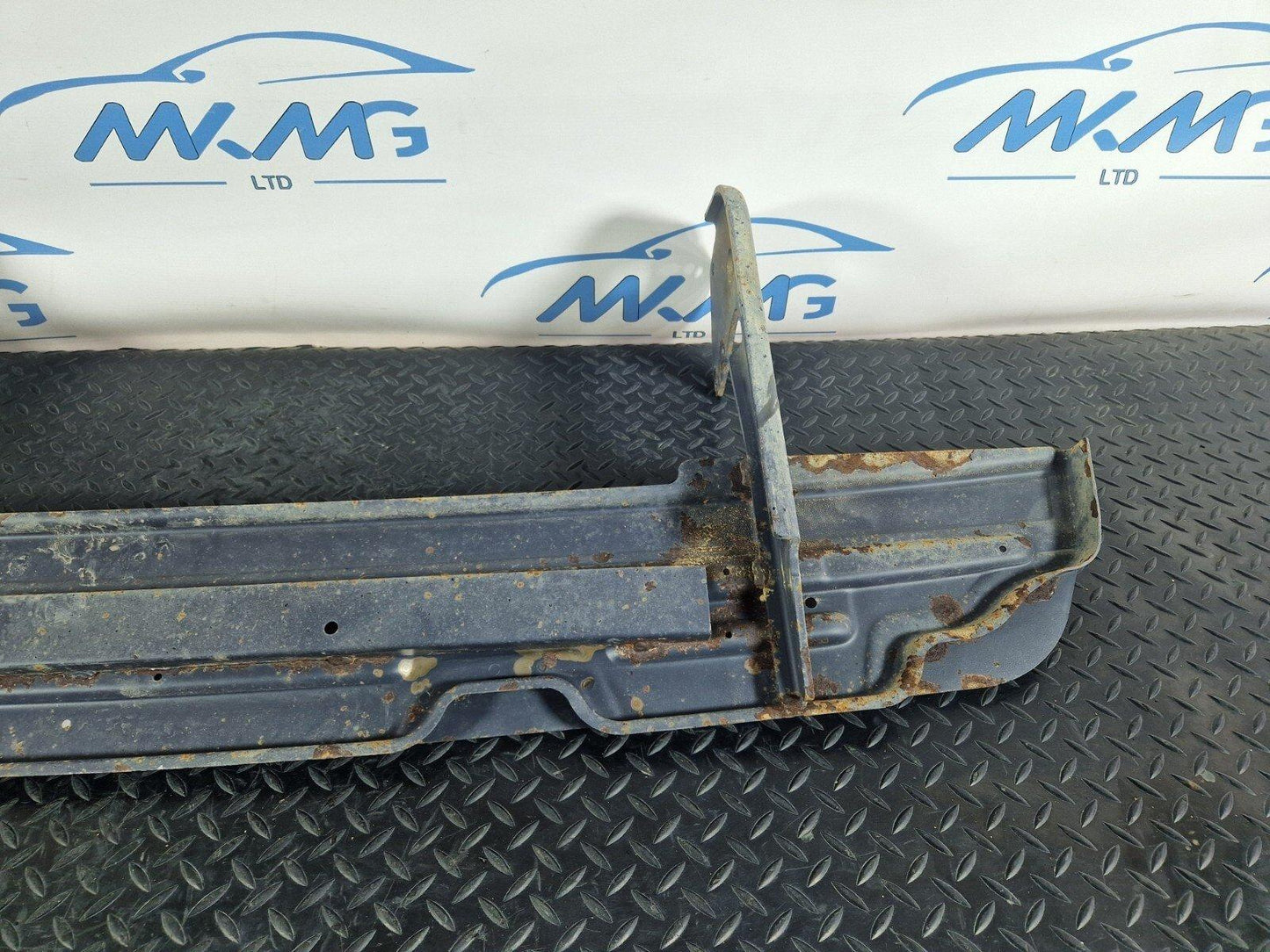 18-ON MERCEDES SPRINTER W907 W910 REAR DOOR LOADING STEP SILL RAIL A9105230200