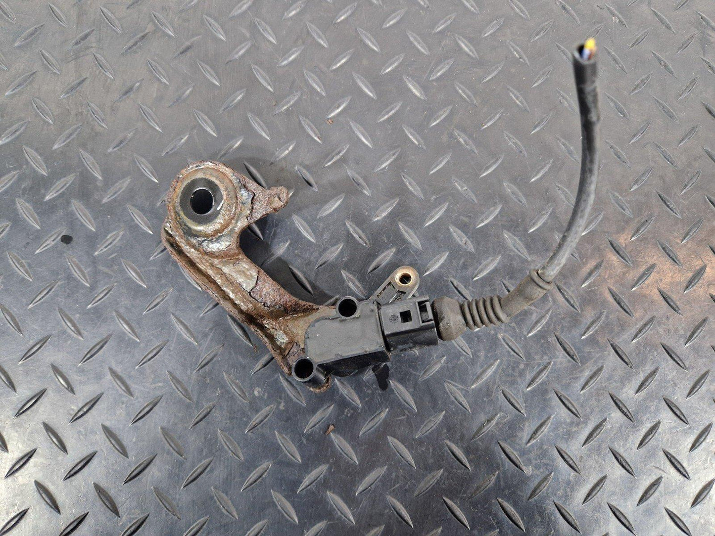 10-18 AUDI A7 4G S-LINE GENUINE REAR LEFT SIDE HEADLIGHT LEVEL SENSOR 1T0907503A