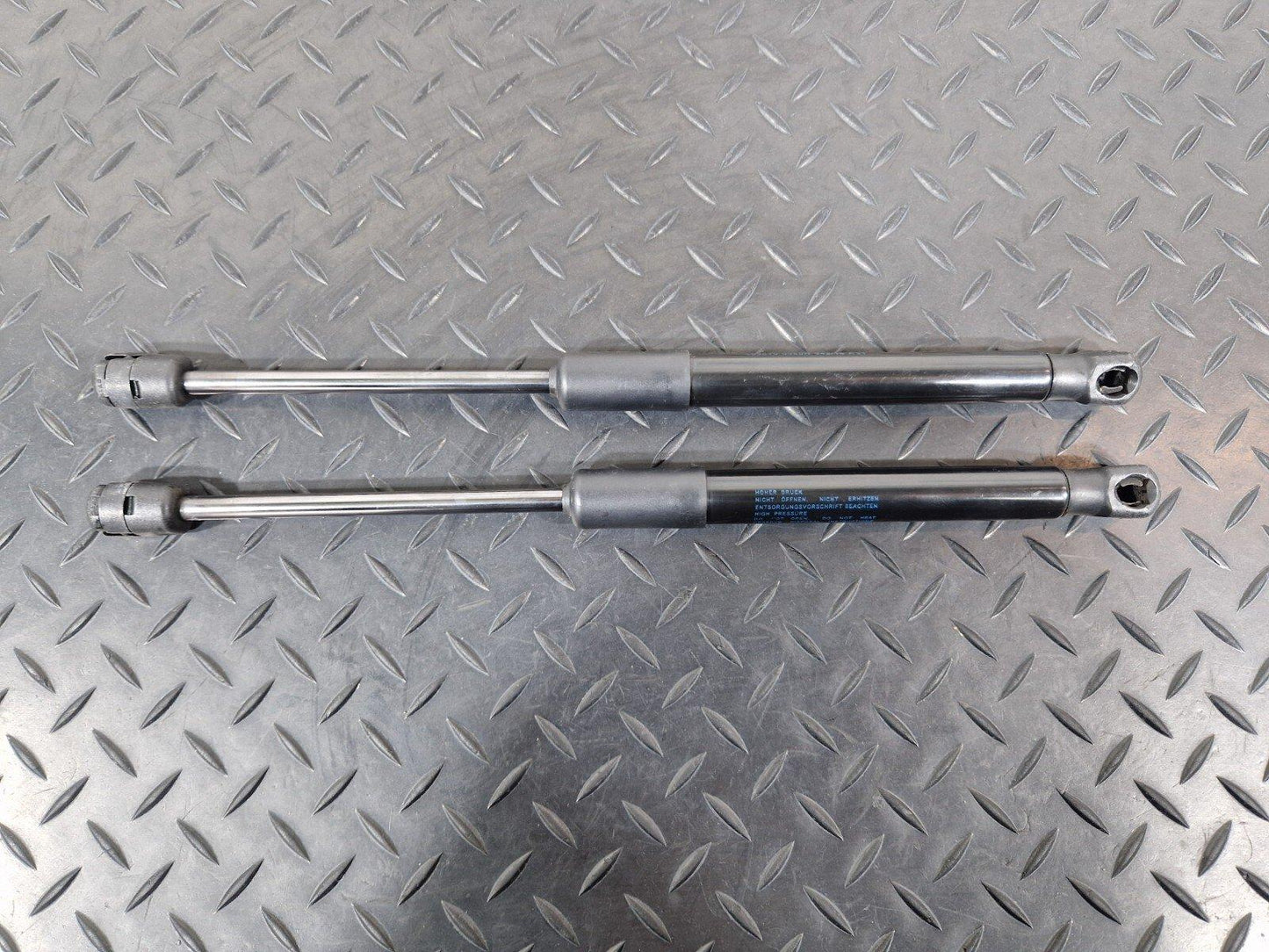 15-18 AUDI A7 4G GENUINE OEM BONNET HOOD GAS STRUTS PAIR RIGHT & LEFT 4G8823359A