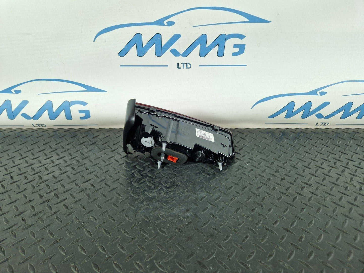 16-19 AUDI A4 B9 GENUINE REAR RIGHT O/S/R INNER TAILGATE LIGHT 8W5945076A