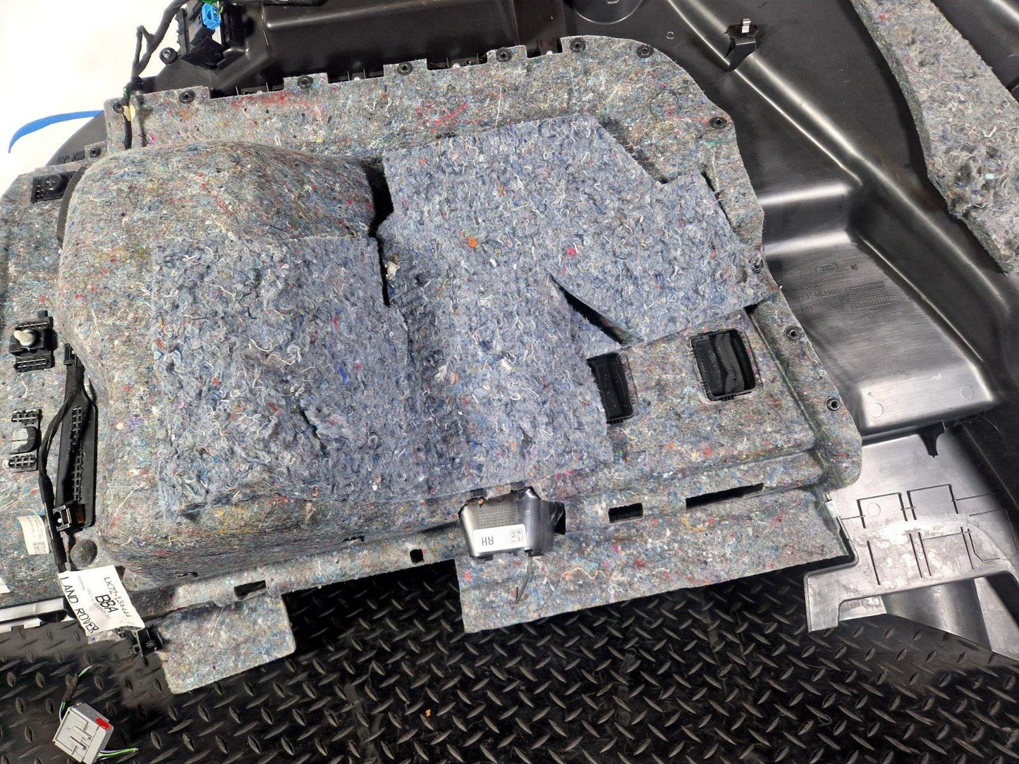 2019-ON  LAND ROVER DISCOVERY L550 LCI REAR RIGHT O/S BOOT PANEL FK72-68886-B