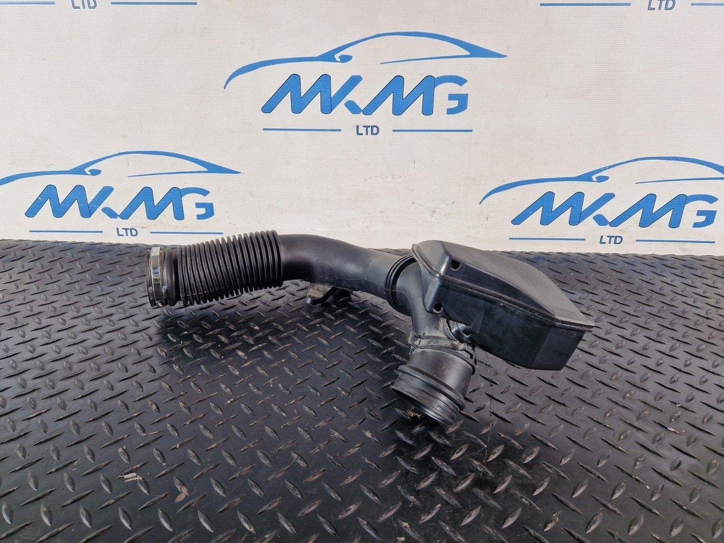 19-ON MERCEDES BENZ B CLASS W247 1.3 PETROL OEM AIR PIPE A2820901100