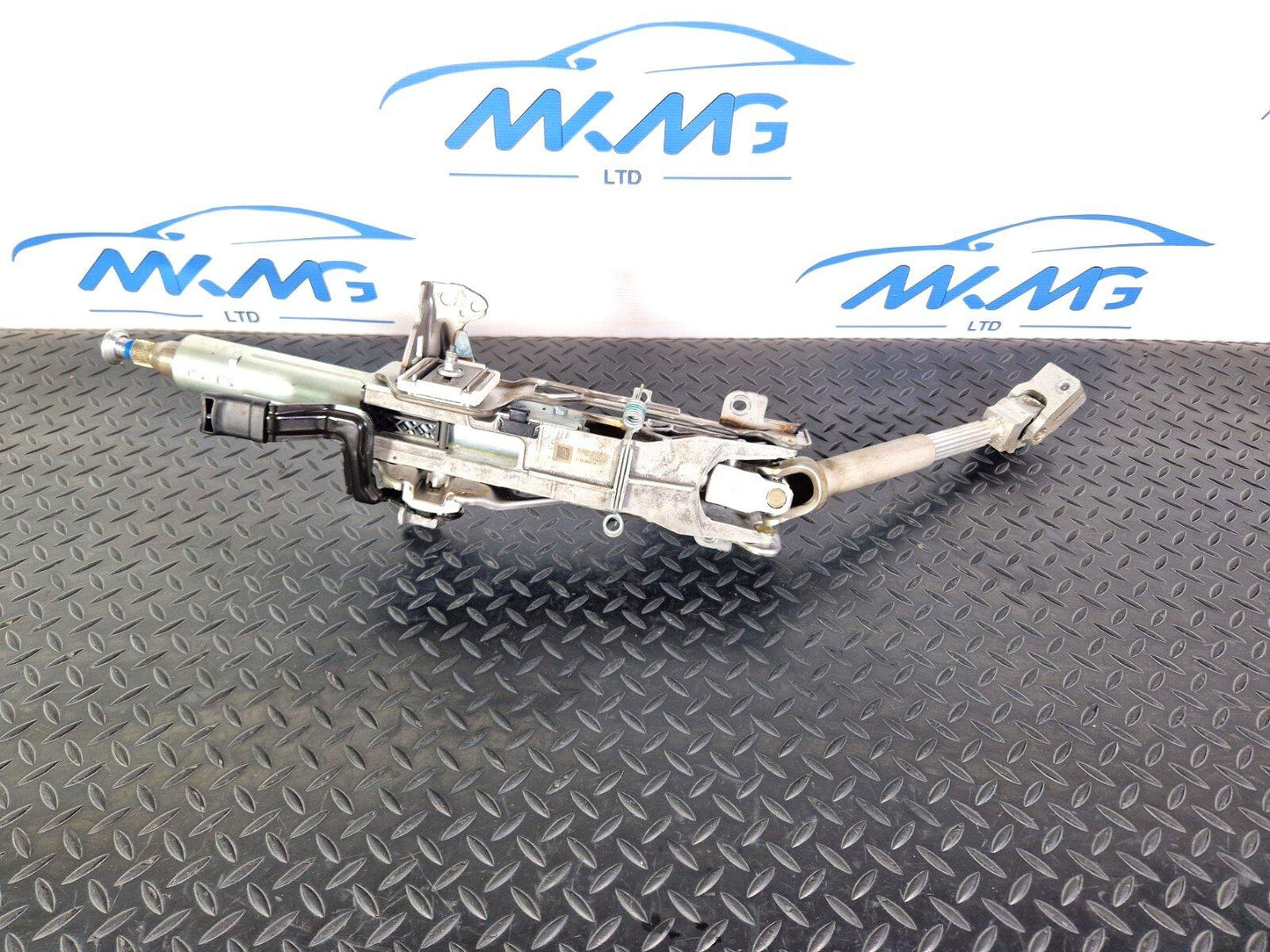 18-ON MERCEDES BENZ A CLASS W177 STEERING COLUMN LOWER & JOINT A2474608900