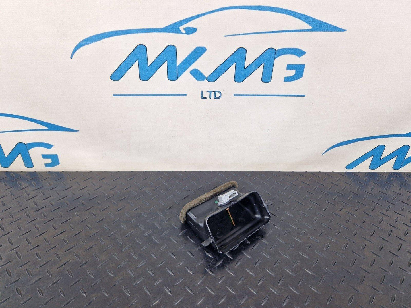 16-24 AUDI A5 F5 OEM GENUINE AIR INTAKE VENT 8W0857042