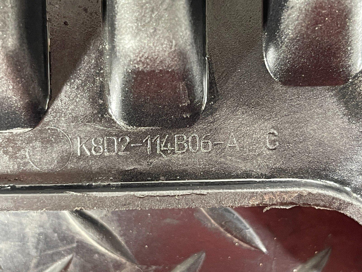 2019-ON  LAND ROVER DISCOVERY L550 AIR FILTER BOX MOUNTING BRACKET K8D2114B06A