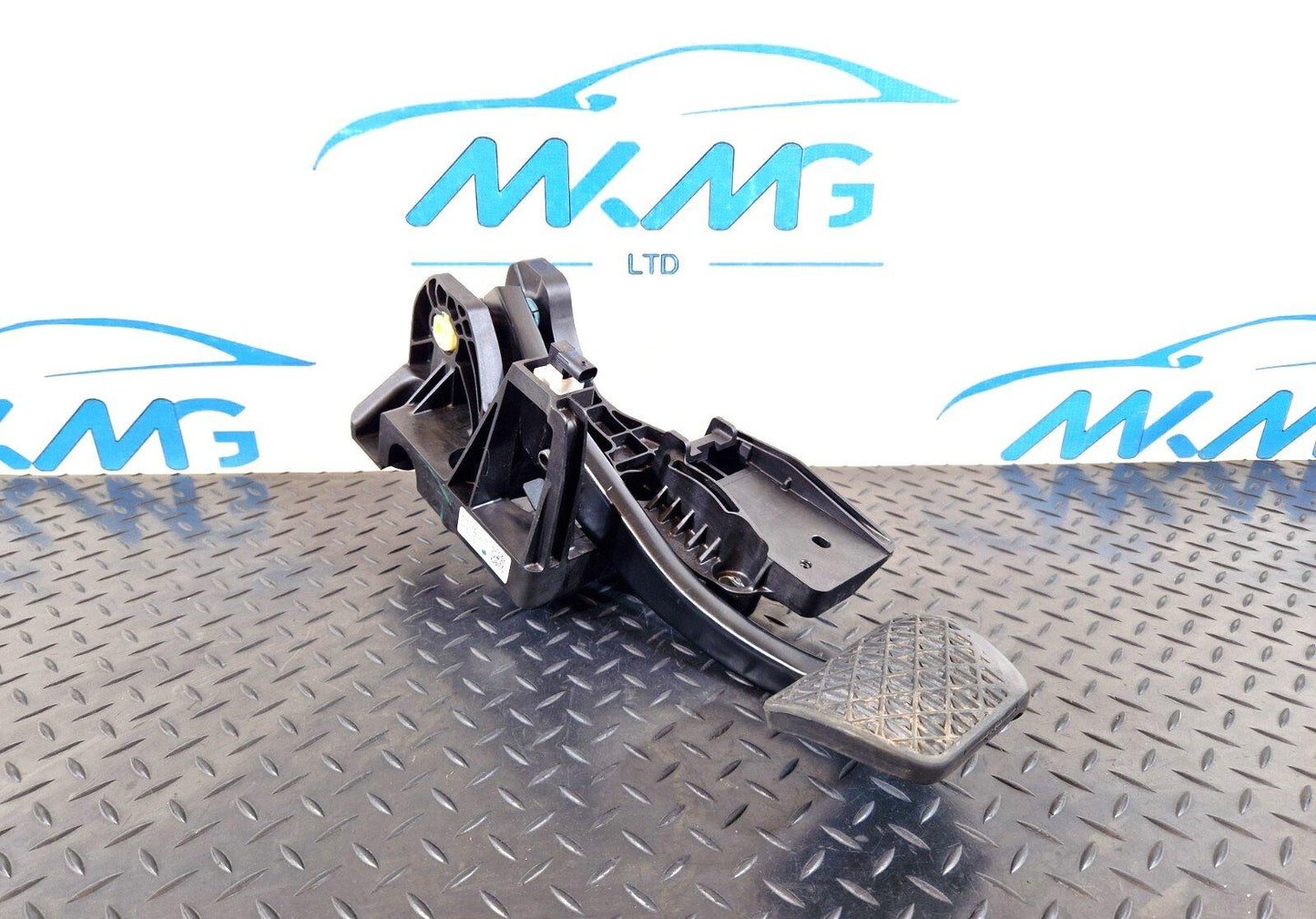 18-ON MERCEDES BENZ A CLASS W177 GENUINE AUTO GENUINE BRAKE PEDAL A2472900100