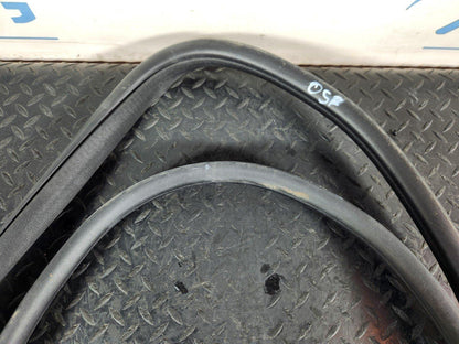 11-19 MERCEDES ML W166 OEM FRONT LEFT OR RIGHT SIDE DOOR RUBBER SEAL A1666970051